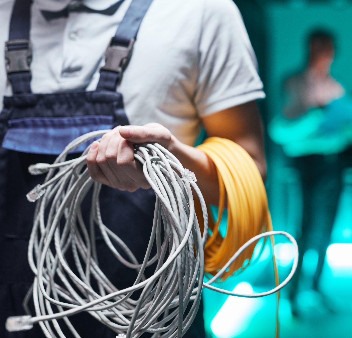 network maintenance worker 2023 11 27 05 20 20 utc 2048x1365 (1)