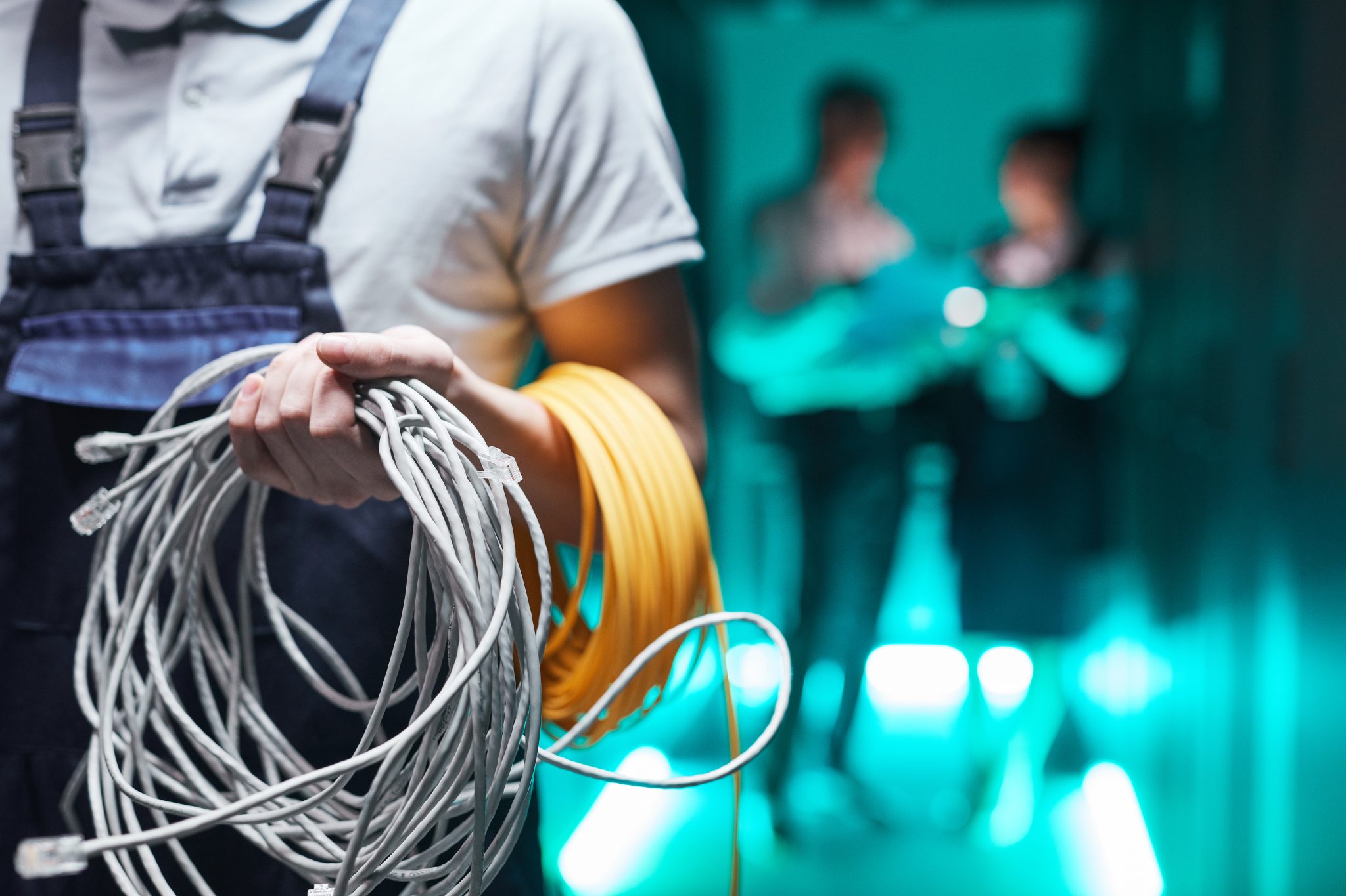 network maintenance worker 2023 11 27 05 20 20 utc 2048x1365